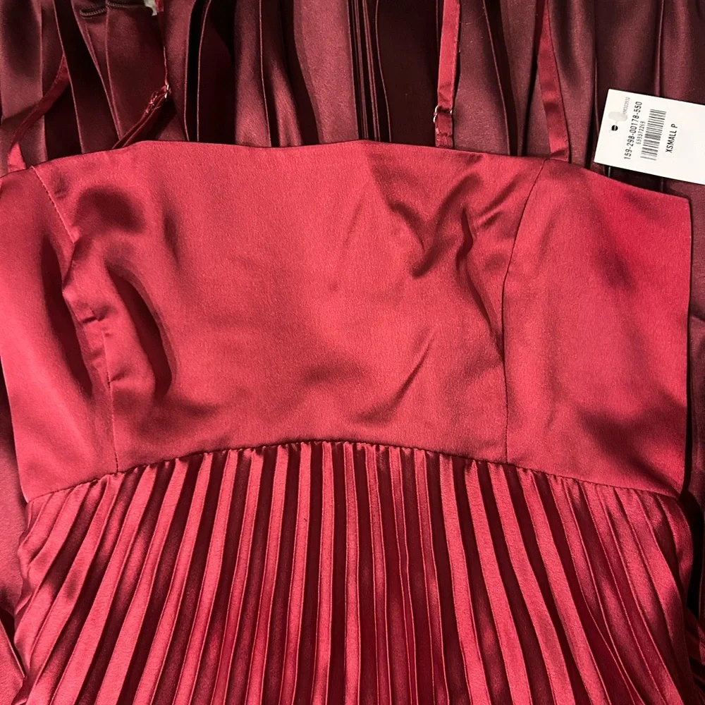 The A&F Giselle Clasp-Back Pleated Midi Dress NWT size XSP - Picture 7 of 9